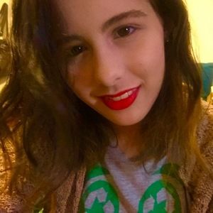 Meet your Posher, Alexis